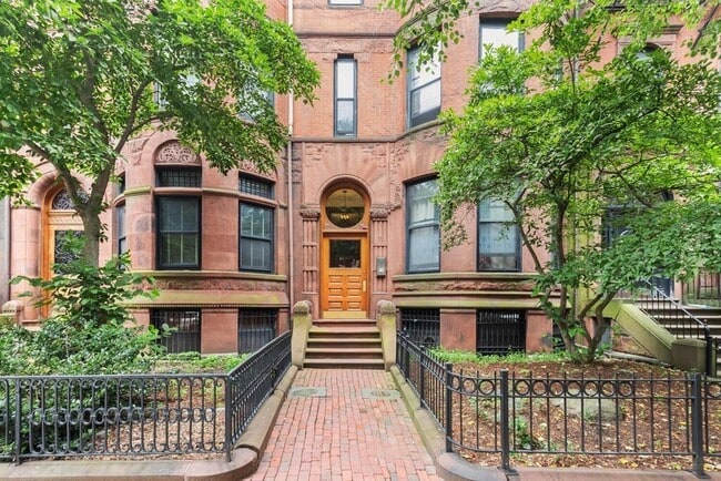 Building Photo - 473 Beacon St Unit 5 Rental