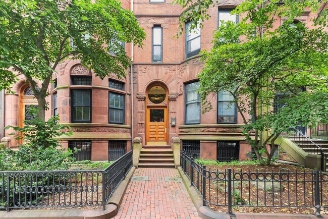 Building Photo - 473 Beacon St Unit 5 Rental