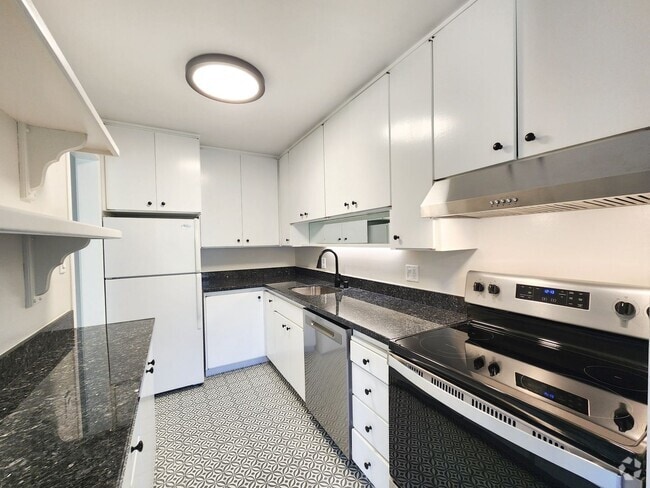 Building Photo - Updated extra large one bedroom at Woodlake Rental