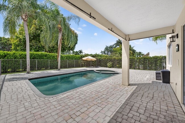 Photo - 1115 Camellia Cir
