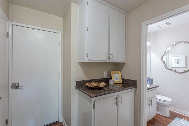 2BR, 2.5BA - 1102 SF