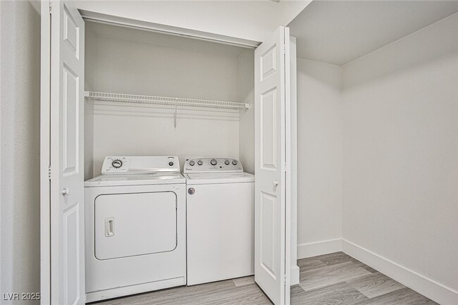 Building Photo - 5166 S Jones Blvd Unit 204