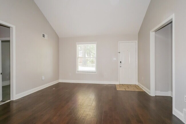 Photo - 732 Charter Oak Dr