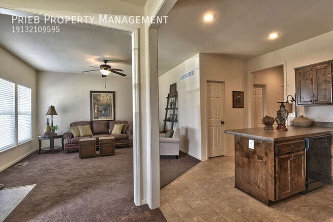 Photo - 282 N Ferrel St