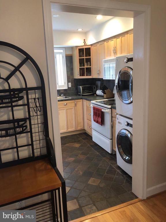 Photo - 161 Leeds Ct W