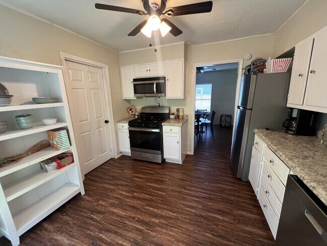 Photo - 2924 Halbert St