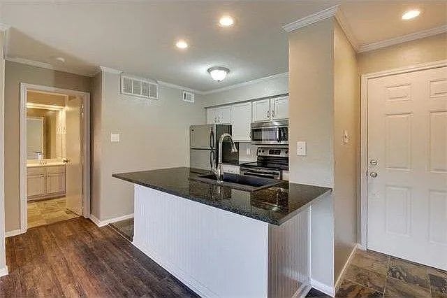 Building Photo - 8888 Tallwood Dr