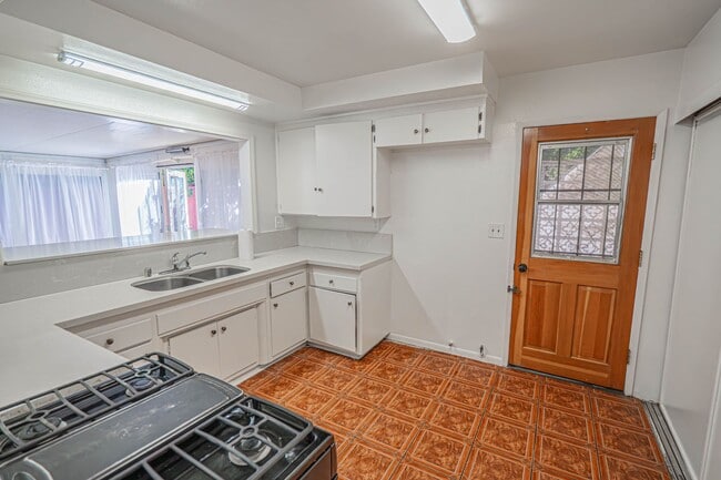 Photo - Spacious 4-Bedroom + Office Home on a Cul-de-Sac in Panorama City!