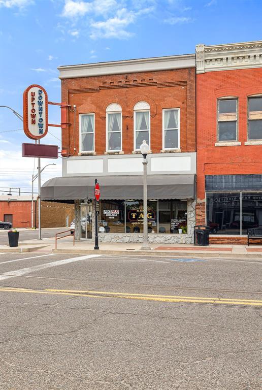 Photo - 115 E Russell St