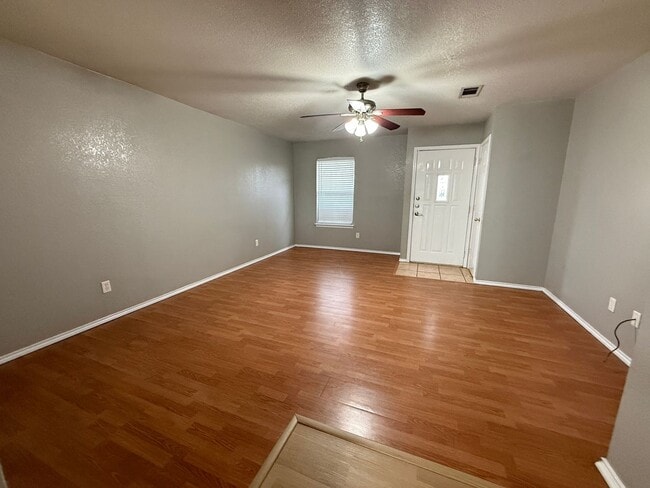 Photo - 2718 Blackburn Dr