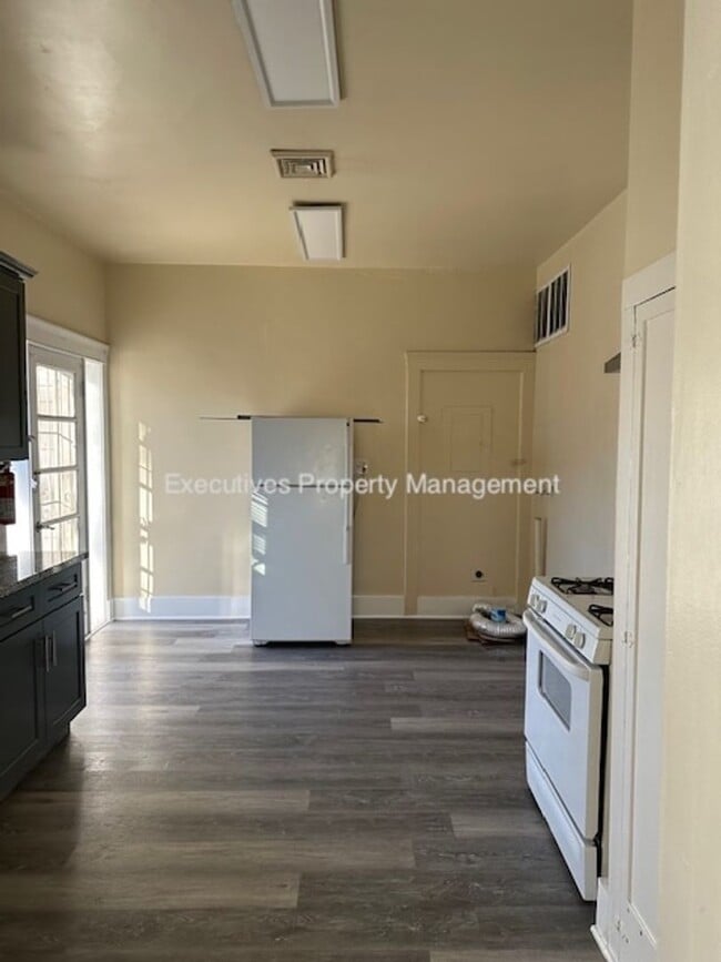 Photo - 119 E Main St