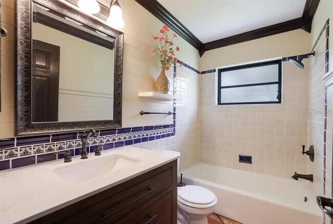 2077 Racimo Dr