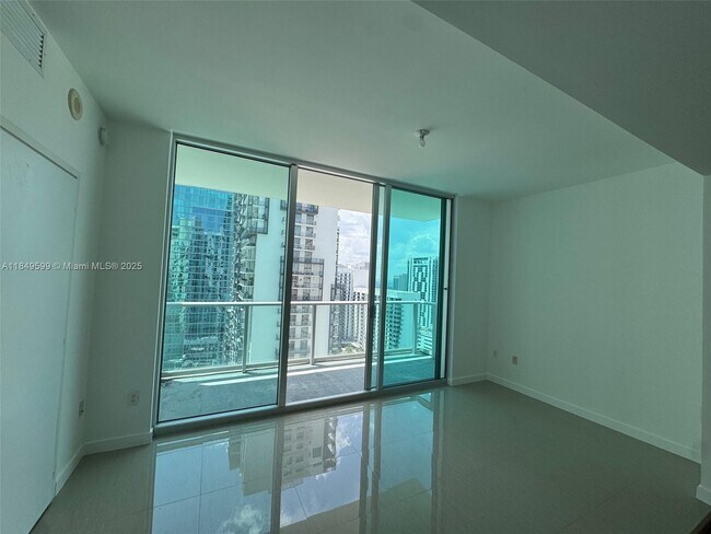 Photo - 300 S Biscayne Blvd Condo Unit T-3109