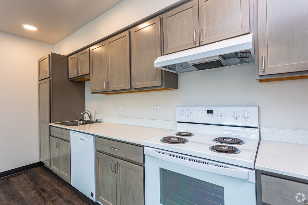 3BR, 2BA - 985SF