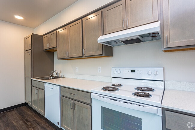 3BR, 2BA - 985SF