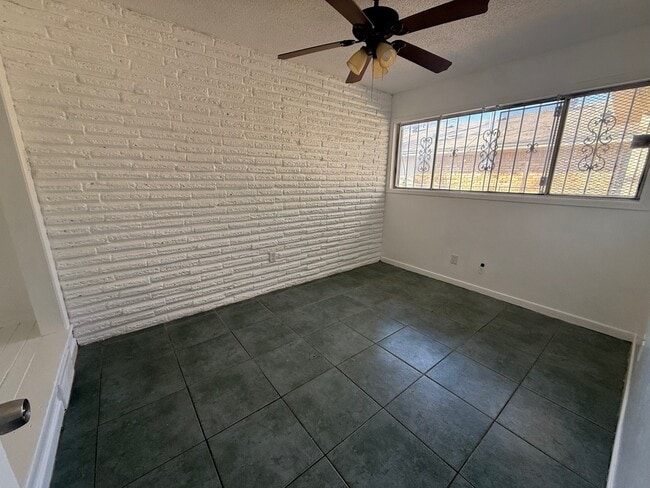 Photo - 3008 Lourdes St