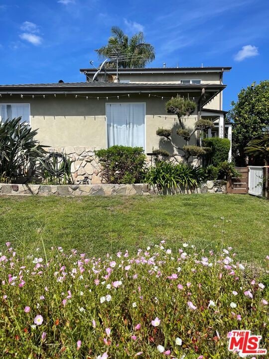 Building Photo - 8503 Lilienthal Ave