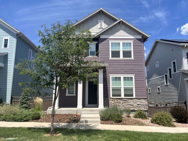 Building Photo - 1168 Solitaire St