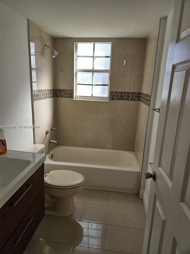 Photo - 1706 Belmont Ln Unit 1706