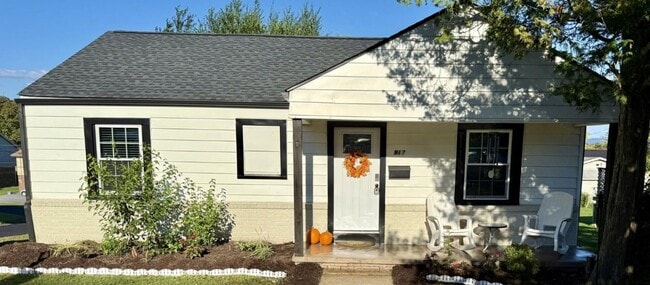 Building Photo - Your Perfect Retreat Awaits in Kingsport –...