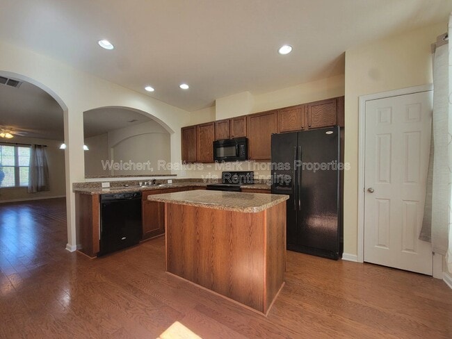 Photo - 100 Stratford Lakes Dr
