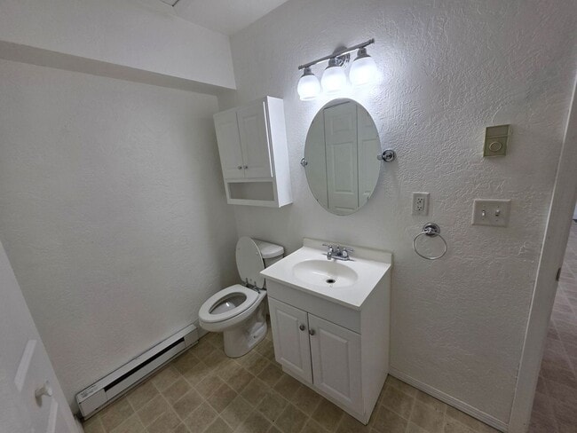 Photo - 153 E 2nd St Unidad Apt 4