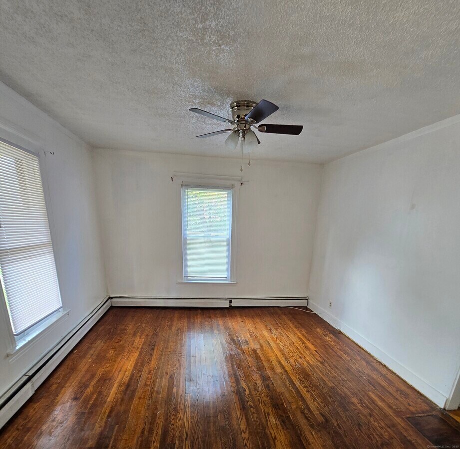 Photo - 6 E Raymond St