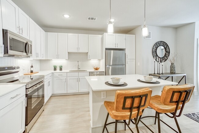 Building Photo - Dakota at Shepherd