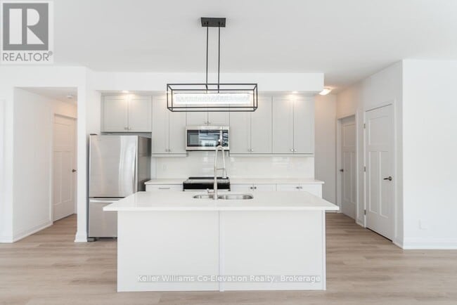 Photo - 4 Danielle Cres