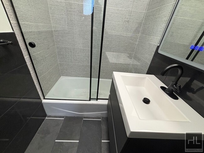 Photo - East 58th Street Unidad 1B