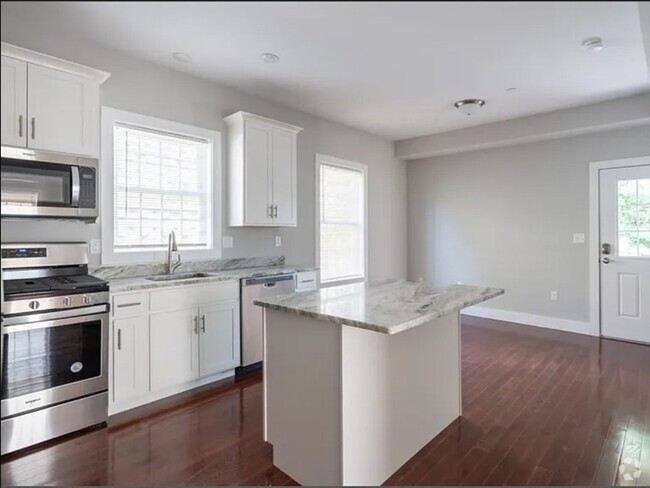 Building Photo - 33 Covington St Unit 3 Rental