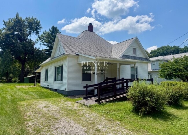 Photo - 210 W 7th St