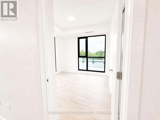 Photo - 740 Whitlock Ave Unité 301