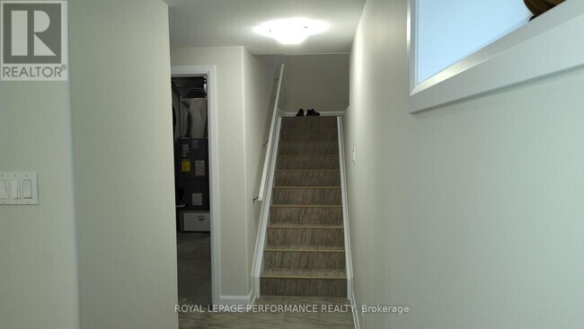 Photo - 1223 Montblanc Cres