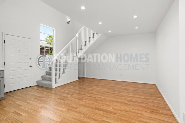 Photo - Bright & Modern 3BD in Gerstle Park - FOUNDATION