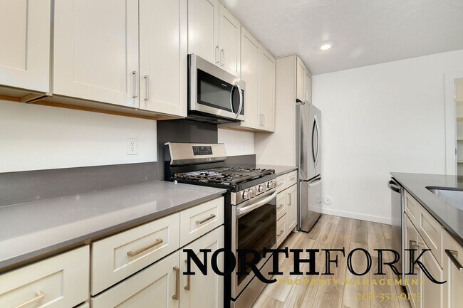 Photo - Meridian Home, Fantastic Location!