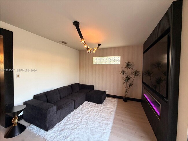 Photo - 920 SW 50th Ave