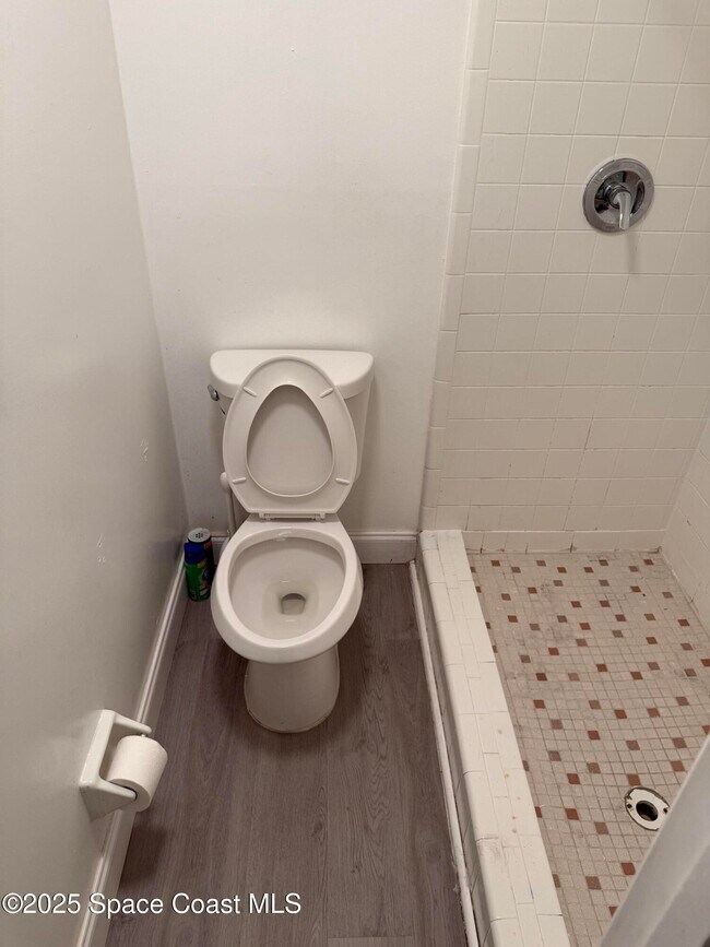 Photo - 324 Emerson Dr NW