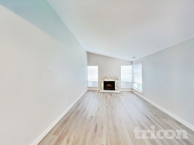 Photo - 1021 30th St NE