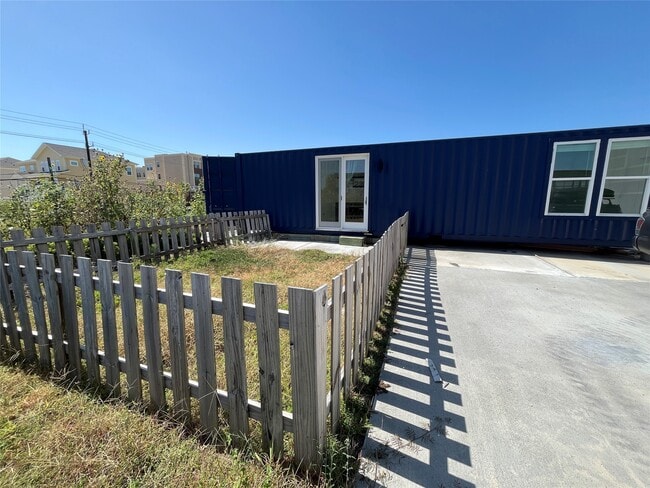 Building Photo - 820 51st St Rental