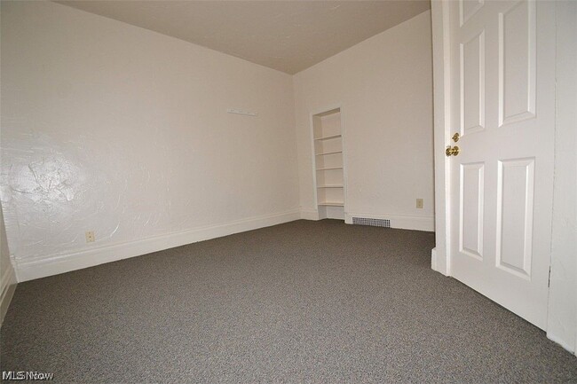 Photo - 450 Allyn St