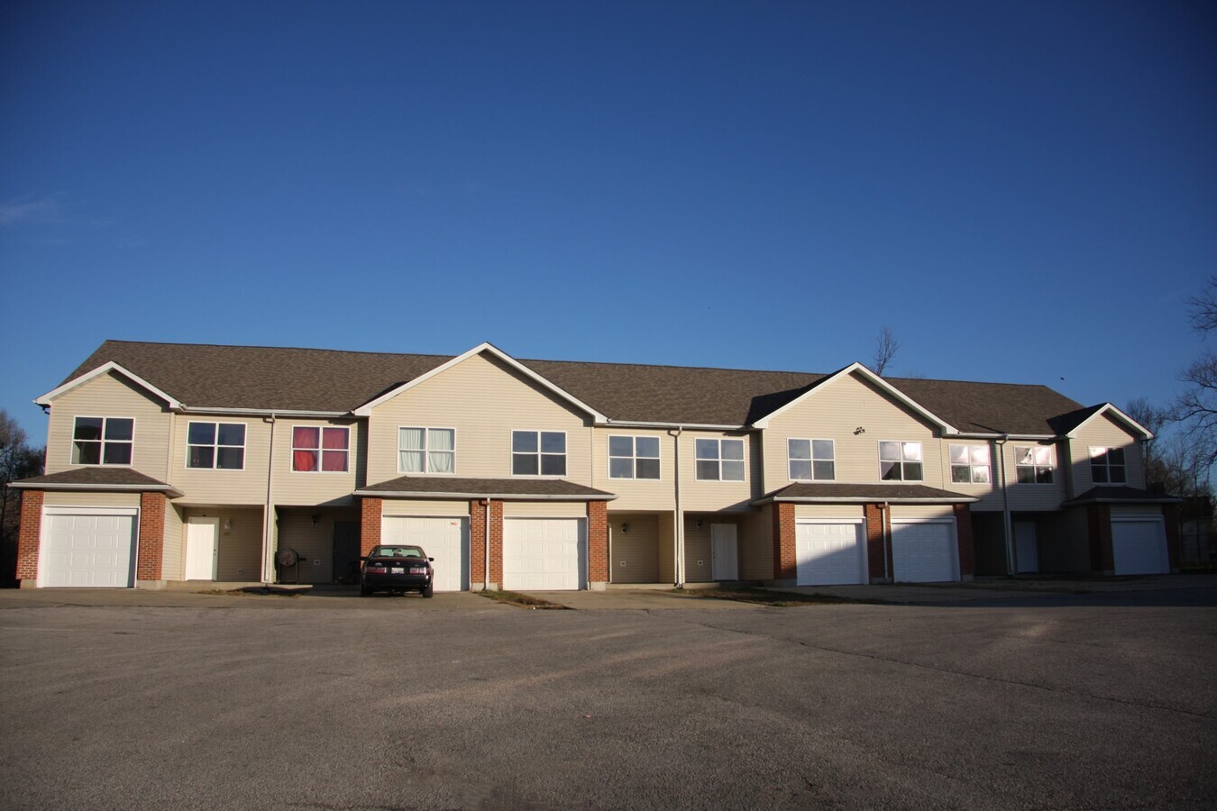 Centreville Courts Apartments - Centreville Courts Apartments