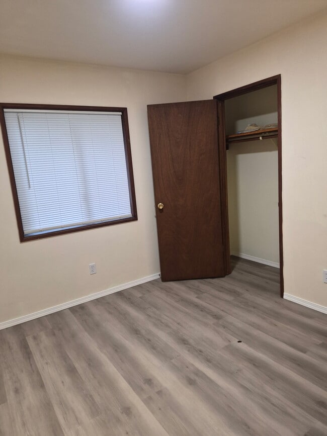 Photo - 988 NE Pennington Loop