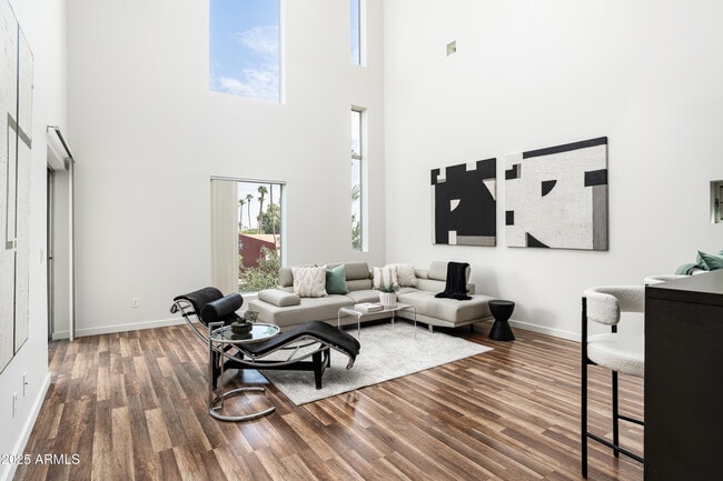 Photo - 1111 W University Dr