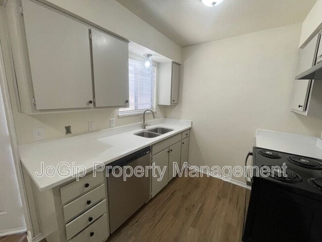 Photo - 3151 Tudor Ln