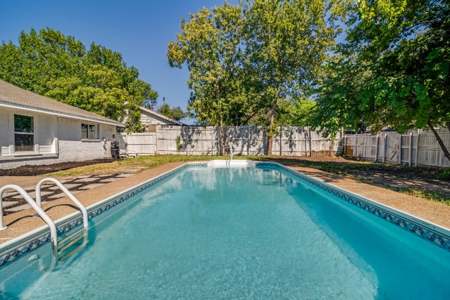 Building Photo - 1622 Hillwood Dr Rental