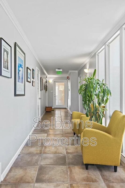 Photo - 765 Rand Ave