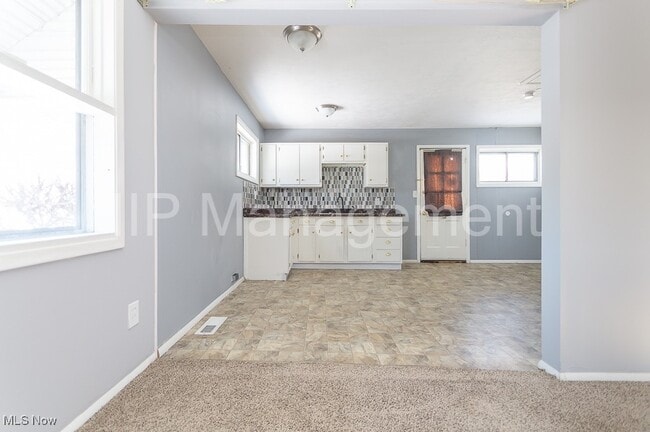 Photo - 537 Northfield Rd