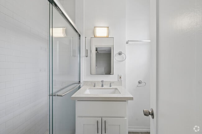 Studio, 1BA - 225SF - Primary Bathroom