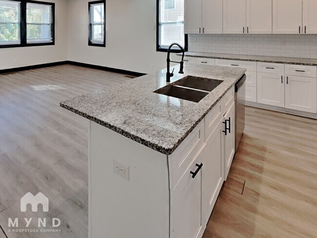 Photo - 631 Windsor St SW